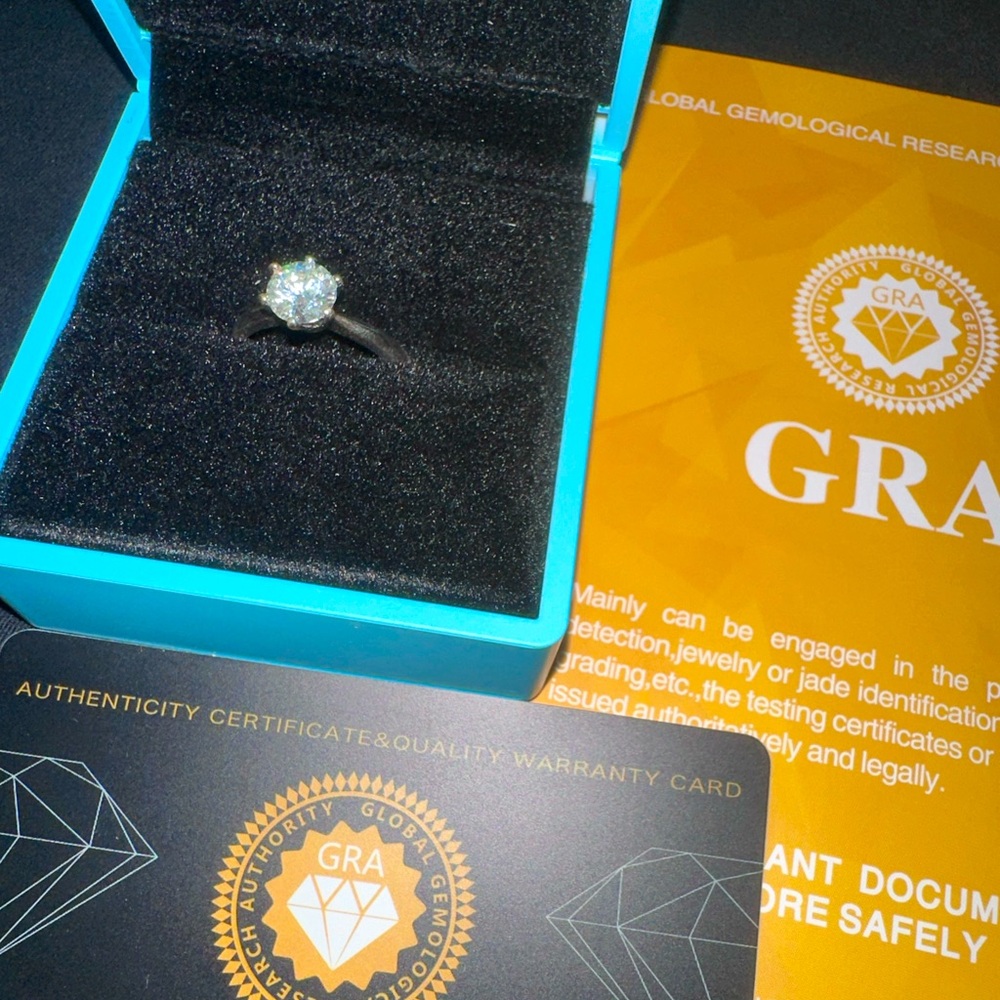 Moissanite Round 1 carat ring sz 6